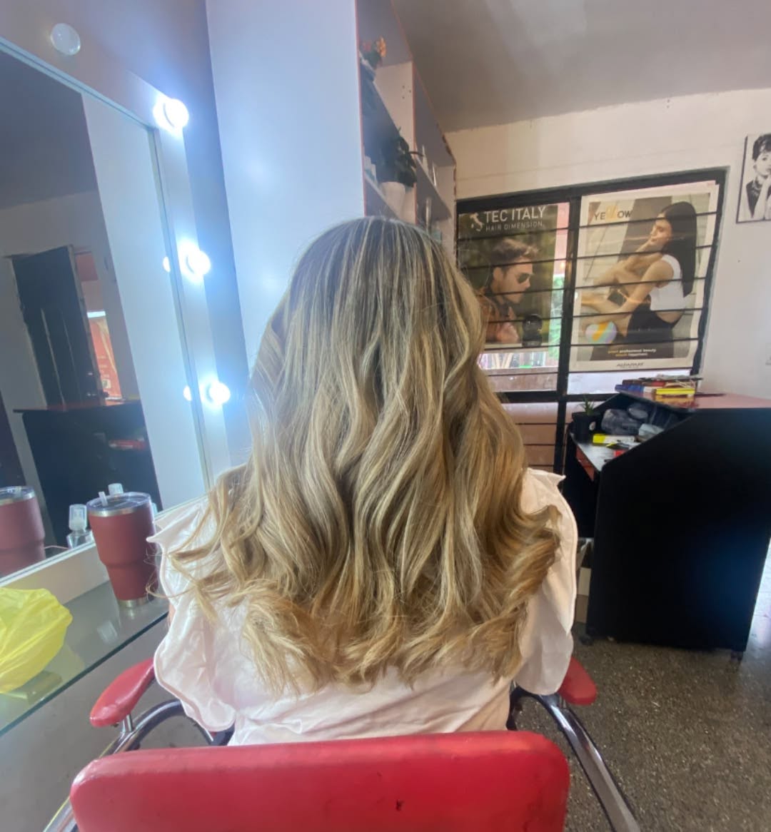 Diseño de color y balayage profesional en Male Beauty Salon Santa Catarina
